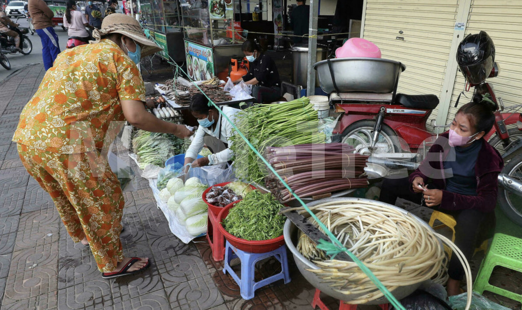 ក្រសួងជំរុញឲ្យអាជ្ញាធរបន្តអនុវត្តវិធានសុខាភិបាលឲ្យបានខ្ជាប់ខ្ជួន ខណៈចំនួនអ្នកឆ្លងកូវីដ-១៩ កើនឡើង